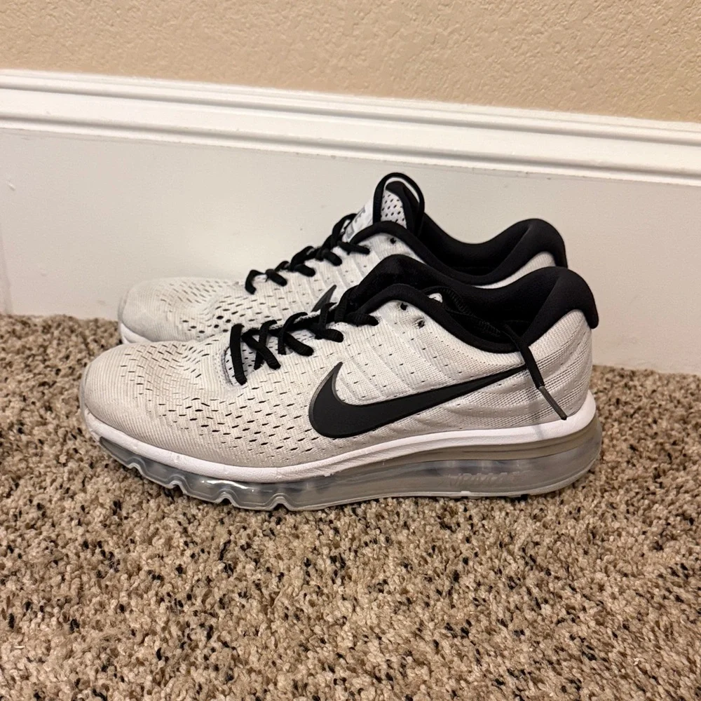 Nike Men's White and Black Air Max Running Shoes